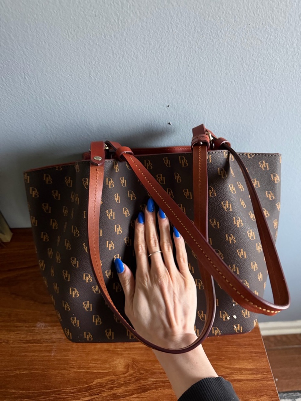 Dooney & Bourke - Picture 6 of 17